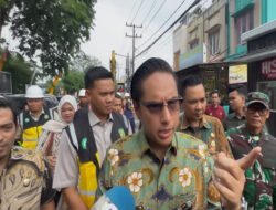 Datang Sapa Warga, Rico Waas Cek Proyek Jalan dan Drainase di Gaperta