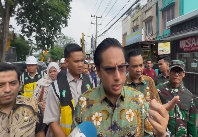 Datang Sapa Warga, Rico Waas Cek Proyek Jalan dan Drainase di Gaperta